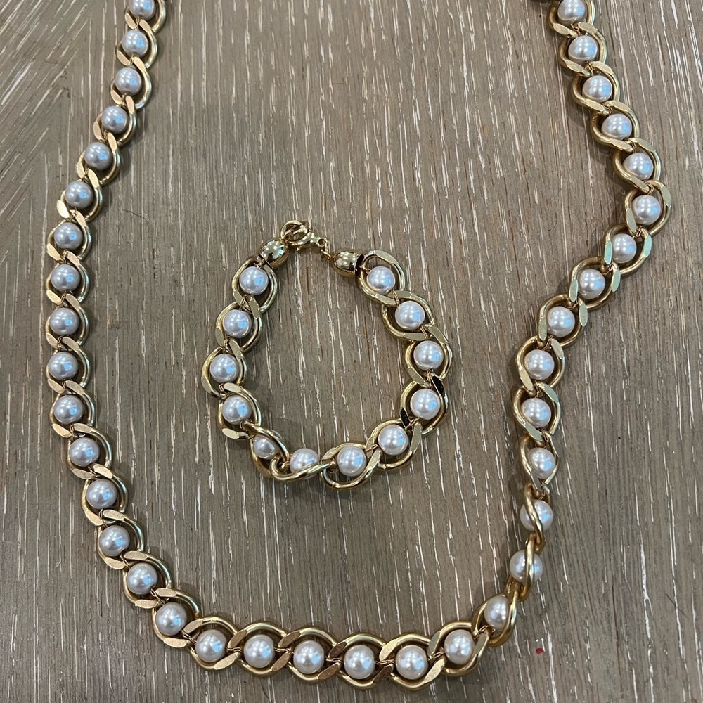 Faux pearl and gold bracelet and necklace